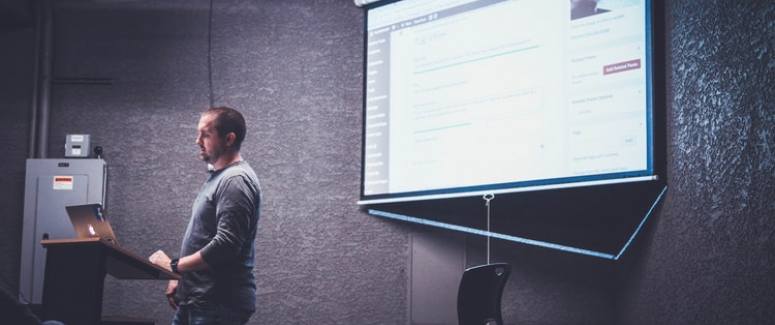 How to use visual aids to make your oral presentations better How to use visual aids to make your oral presentations better