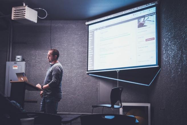 How to use visual aids to make your oral presentations better How to use visual aids to make your oral presentations better