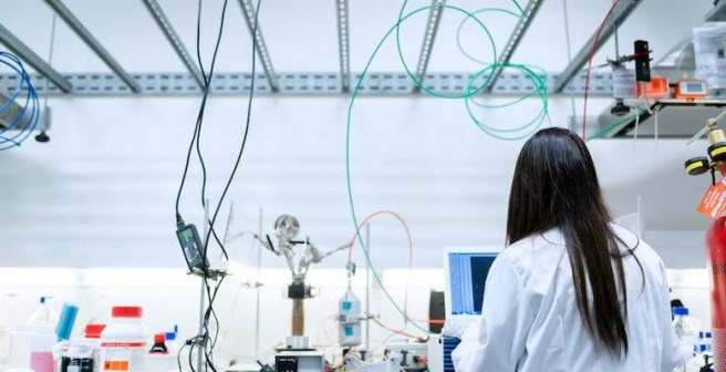 Lab work over the holidays? 6 Tips on keeping spirits up!