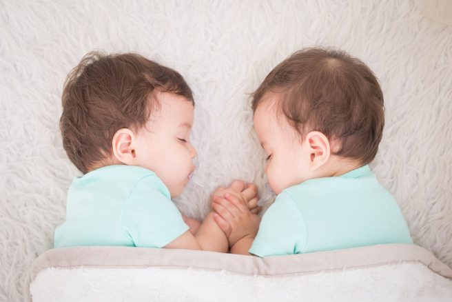 Genetics influences gazing patterns and mental development in twins Genetics influences gazing patterns and mental development in twins